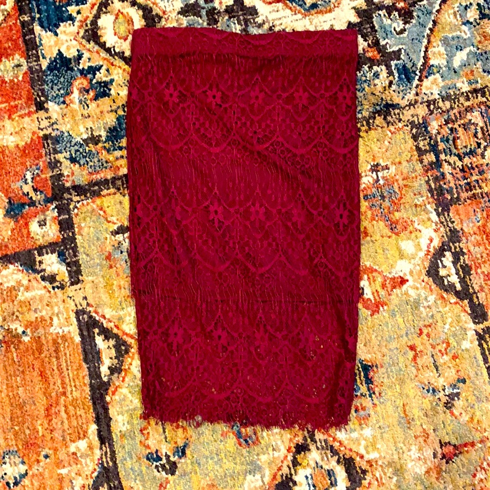 Pencil skirt peekaboo lace bottom, stretch fabric